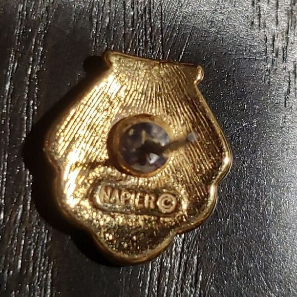 Vintage Napier Enamel and Goldtone Seashell Sea Shell Stud Earrings - Picture 4 of 6